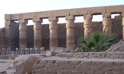 Cour de Karnak